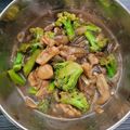 Cooksnap dari Dwipuji Shelomita untuk resep Tumis brokoli ayam jamur