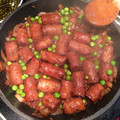 El cooksnap de Eva García García cuando hizo Salchichas frescas al vino tinto con guisantes.