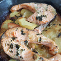 El cooksnap de anahelenarubio cuando hizo Salmón al horno con patatas panaderas.