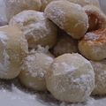 YaraR's cooksnap of when they made Mexican Wedding cookies.