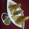 Dipika Bhalla का कुकस्नैप जब उन्होंने मुंबई सैंडविच (Mumbai Sandwich recipe in Hindi) बनाया था।