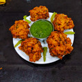Juhi Prakash Sewani 's cooksnap of when they made Green Garlic Methi Pakora.