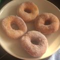 Cooksnap Biey Dave semasa beliau membuat Donut gebu gebas uli tangan.