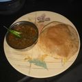 Renu Gupta का कुकस्नैप जब उन्होंने छोले भटूरे (Chhole bhature recipe in Hindi) बनाया था।