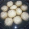 Zesty Style का कुकस्नैप जब उन्होंने स्पंज रसगुल्ला (Sponge rasgulla recipe in Hindi) बनाया था।