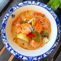 Cooksnap Cempaka Putih semasa beliau membuat Tomyam Seafood.