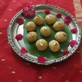Rupa Tiwari का कुकस्नैप जब उन्होंने बेसन लड्डू (Besan ladoo recipe in hindi) बनाया था।