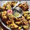 Sadhana Shukla का कुकस्नैप जब उन्होंने मेथी,पालक, प्याज के लच्छा पकोड़े बनाया था।