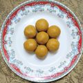 Poonam Singh का कुकस्नैप जब उन्होंने बेसन गुड़ के लड्डू (Besan Gud ke laddu recipe in hindi) बनाया था।