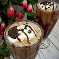 Madhvi Dwivedi का कुकस्नैप जब उन्होंने चॉकलेट बनाना शेक (chocolate banana shake recipe in Hindi) बनाया था।