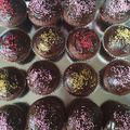 Cooksnap από elenixania στη συνταγή Muffins με σοκολάτα και γλάσο σοκολάτας