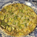 El cooksnap de Gilbert (Aprenent a la vida 📚♻️☯️) cuando hizo Tortilla de patata con calabacín y ajos tiernos.