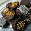 El cooksnap de Martin Pereyra cuando hizo Alfajores de chocolate bañados de chocolate blanco y negro.