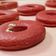 Cooksnap Mónika Gyurászné semasa beliau membuat Donut red velvet.