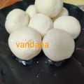 Vandana Mathur का कुकस्नैप जब उन्होंने रसगुल्ला (Rasgulla Recipe in hindi) बनाया था।
