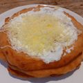 Kalicz-Dóra Mónika Cooksnap-ja, amikor elkészítette a(z) Kefires lángos kétféle módon receptet.