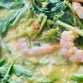 Cooksnap Siti semasa beliau membuat Udang & Kangkung Masak Lemak Cili Padi.