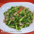 Cooksnap Sesimple Loralin semasa beliau membuat Kailan Ikan Masin 3 minit.
