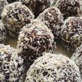 Cooksnap από Sara Mark στη συνταγή Vegan Τρουφάκια με χουρμάδες