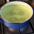 Csokismuffin001 Cooksnap-ja, amikor elkészítette a(z) Zöldborsókrémleves receptet.