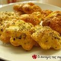 Cooksnap από Little Ruth στη συνταγή Κράκερς με ζύμη κουρού, γραβιέρα και μαυροκούκι!