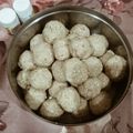 Parul rawat का कुकस्नैप जब उन्होंने मावा और तिल के लड्डू (mawa aur til ke ladoo recipe in Hindi) बनाया था।