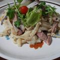 Cooksnap Rozie Shah semasa beliau membuat Aglio olio udang spicy.