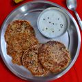 Mukti Bhargava का कुकस्नैप जब उन्होंने उपवास थालिपीथ रोटी और दही(thalipith roti aur dahi recipe in hindi) बनाया था।