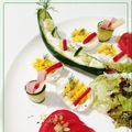 Cooksnap από daddymenu food & design Ideas στη συνταγή Σαλάτα με αγγούρι βάρκα, ντομάτα, μαρούλι, λόλα... by DaddyMenu