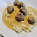 Viktória Kálmán Cooksnap-ja, amikor elkészítette a(z) Svéd húsgolyók hagymás tört krumplival, mustáros mártással receptet.
