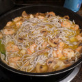 El cooksnap de Edgar Titu cuando hizo Huevos rotos con gulas y langostinos.