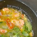Cooksnap Nurul Bazliah Masri semasa beliau membuat Tumis Air Petola Dengan Udang.