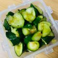 Cooksnap Gem semasa beliau membuat Japanese side dish - Smashed cucumber with Umeboshi and katsuobushi🥒 🇯🇵.