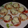 Disha Prashant Chavda's cooksnap of when they made ભાખરી પિઝા (Bhakhri Pizza recipe in Gujarati).
