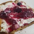 El cooksnap de Lorena Flores Agüero cuando hizo Queso philadelphia con mermelada de fresa a lo Carmelita.