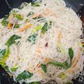 Cooksnap Q'leenalee's Kitchen semasa beliau membuat Bihun Goreng Singapore.
