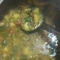 Bella2 का कुकस्नैप जब उन्होंने आलू मटर टमाटर की सब्जी (Aloo matar tamatar ki sabzi recipe in hindi) बनाया था।