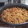 Cooksnap από Έλενα Μαρμούτα στη συνταγή Ρεβύθια στην γάστρα με λουκάνικο χωριάτικο