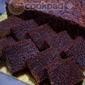 Cooksnap Aznie Khasri semasa beliau membuat Kek sarang semut.