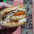 Hina Sharma का कुकस्नैप जब उन्होंने बर्गर(Burger recipe in hindi) बनाया था।