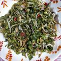 Cooksnap Opah To'Pah semasa beliau membuat Kerabu Daun Selom.