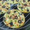 Karan Tripathi (Food Fanatic) का कुकस्नैप जब उन्होंने सूजी चीज़ पिज़्ज़ा (suji cheese pizza recipe in Hindi) बनाया था।
