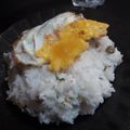 El cooksnap de Caritoo cuando hizo Clásico arroz con cebolla y huevo frito (Fácil, SÚPER ECONÓMICO y en 30 minutos).