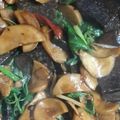 邱欣樺 的 三杯雞、杏鮑菇、米血 cooksnap
