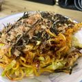 รูป Cooksnap ของ Natthasom Naruephai เมื่อเขาทำ Hiroshima Okonomiyaki (พิซซ่าญี่ปุ่น ใส่เส้นและไข่)