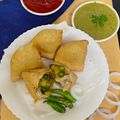 Archana Narendra Tiwari का कुकस्नैप जब उन्होंने प्याज समोसा (Pyaz samosa recipe in Hindi) बनाया था।