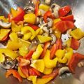 Joy的小廚房料理 的 甜椒炒蘑菇 cooksnap