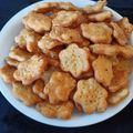 Rupa Tiwari का कुकस्नैप जब उन्होंने फूल शेप मसाला मठरी (Flower shape masala mathri recipe in Hindi) बनाया था।
