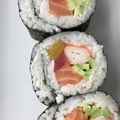 El cooksnap de mis-cocteles cuando hizo Makis de salmón y aguacate.