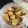 Cooksnap dari Rizky Maria Puspita Girsang untuk resep Garlic Croutons - Roti gurih dan renyah topping salad/soup!